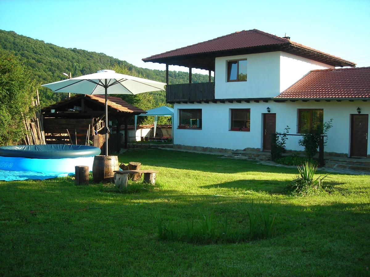 Guest House Yana Tarkaseni Kültér fotó
